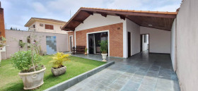 Casa com 4 Quartos à Venda, 320 m² em Balneário Stella Maris - Peruíbe
