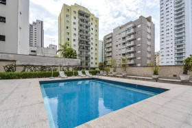 Apartamento com 3 Quartos à Venda, 241 m² em Aclimação - São Paulo