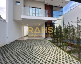 Casa com 3 Quartos à Venda, 150 m² em América - Joinville