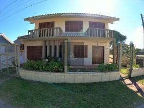 Casa com 5 Quartos para Alugar, 300 m² em Centro - Porto Alegre