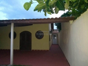 Casa com 2 Quartos à Venda, 70 m² em Jd Suarao - Itanhaem