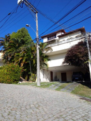 Casa com 6 Quartos à Venda, 520 m² em Pendotiba - Niterói