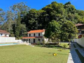 Casa com 4 Quartos à Venda, 1.681 m² em Comary - Teresópolis