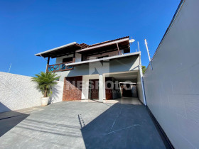 Casa com 7 Quartos à Venda, 260 m² em Caminho Novo - Palhoca