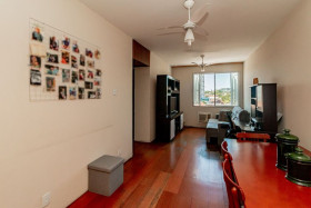 Apartamento com 2 Quartos à Venda, 72 m² em Medianeira - Porto Alegre