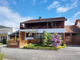 Casa com 5 Quartos à Venda, 300 m² em Comary - Teresópolis