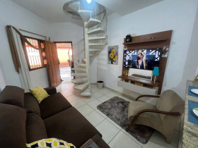 Casa com 2 Quartos à Venda, 68 m² em Aviação - Praia Grande