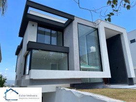 Casa com 4 Quartos para Alugar ou Temporada, 525 m² em Tamboré - Santana De Parnaíba