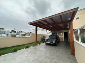 Casa com 3 Quartos à Venda, 130 m² em São João Do Rio Vermelho - Florianópolis
