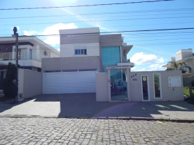 Casa com 4 Quartos à Venda, 250 m² em Frei Rogério - Lages