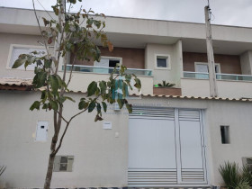 Sobrado com 2 Quartos à Venda, 70 m² em Maracanã - Praia Grande