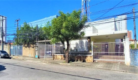 Casa com 8 Quartos à Venda, 500 m² em Centro - Fortaleza