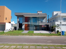 Casa com 4 Quartos à Venda, 235 m² em São João Do Rio Vermelho - Florianópolis
