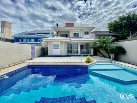 Casa com 5 Quartos à Venda, 408 m² em Coqueiros - Florianópolis