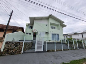 Apartamento com 2 Quartos para Alugar, 70 m² em Itacorubi - Florianópolis