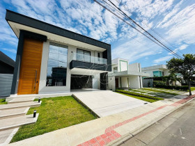 Casa com 4 Quartos à Venda, 330 m² em Boulevard Lagoa - Serra