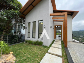 Casa com 3 Quartos à Venda, 145 m² em Albuquerque - Teresópolis