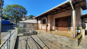 Casa com 4 Quartos à Venda, 235 m² em Barreiro - Belo Horizonte