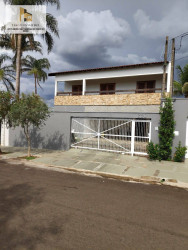 Sobrado com 4 Quartos à Venda ou Locação, 360 m² em Araraquara