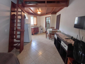 Apartamento com 1 Quarto para Alugar, 40 m² em Barra Da Lagoa - Florianópolis