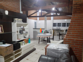 Casa com 3 Quartos à Venda, 1.150 m² em Medeiros - Jundiaí