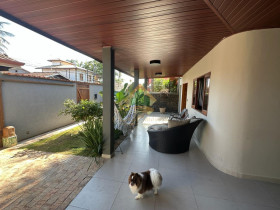 Casa com 3 Quartos à Venda, 204 m² em Barra Da Lagoa - Ubatuba
