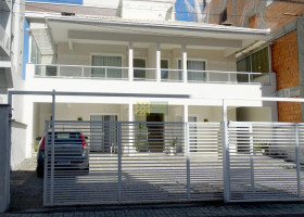 Apartamento com 2 Quartos para Alugar ou Temporada, 60 m² em Bombas - Bombinhas