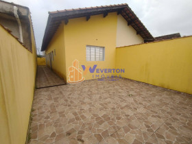 Casa com 2 Quartos à Venda,  em Vila Atlântica - Mongaguá