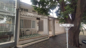 Casa com 3 Quartos à Venda, 238 m² em Jardim Imperial - Maringá