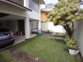 Casa com 3 Quartos à Venda, 250 m² em Piratininga - Niterói