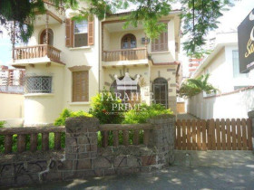 Casa com 6 Quartos à Venda,  em Gonzaga - Santos