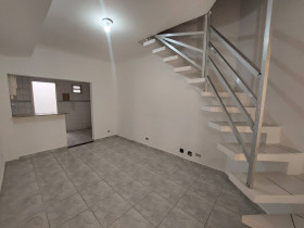 Casa com 2 Quartos à Venda, 70 m² em Guilhermina - Praia Grande