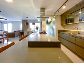 Apartamento com 3 Quartos à Venda, 170 m² em Centro - Florianópolis