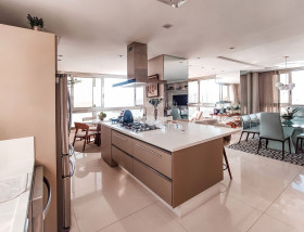 Apartamento com 4 Quartos à Venda, 213 m² em Centro - Balneário Camboriú