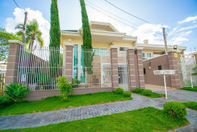 Casa com 4 Quartos à Venda, 390 m² em Abranches - Curitiba
