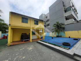 Casa com 10 Quartos para Alugar, 400 m² em Recreio Dos Bandeirantes - Rio De Janeiro