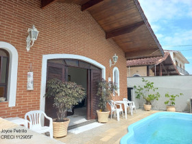 Casa com 4 Quartos à Venda, 160 m² em Três Marias - Peruíbe