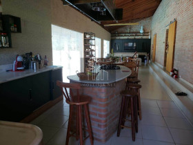 Casa com 3 Quartos à Venda, 268 m² em Jardim Oreana - Boituva