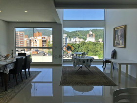 Casa com 4 Quartos à Venda, 439 m² em Córrego Grande - Florianópolis