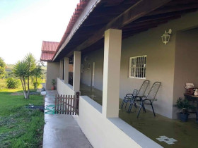 Chácara com 4 Quartos à Venda, 60 m² em Capela Do Alto