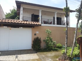 Casa com 4 Quartos para Temporada, 130 m² em Barra Da Lagoa - Ubatuba
