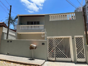 Casa com 4 Quartos à Venda, 208 m² em Vila Galvão - Jundiaí