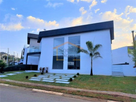 Casa de Condomínio com 3 Quartos à Venda, 300 m² em Condomínio Atibaia Park I - Atibaia