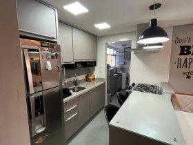 Apartamento com 3 Quartos à Venda, 81 m² em Estreito - Florianópolis