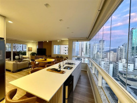 Apartamento com 4 Quartos à Venda, 240 m² em Centro - Balneário Camboriú