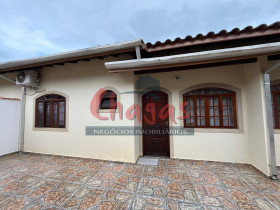 Casa com 2 Quartos para Alugar, 62 m² em Martim De Sá - Caraguatatuba