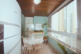 Apartamento com 3 Quartos à Venda, 100 m² em Centro - Balneário Camboriú