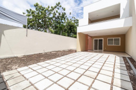 Casa com 3 Quartos à Venda, 245 m² em Edson Queiroz - Fortaleza