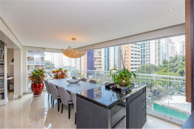Apartamento com 3 Quartos à Venda, 187 m² em Moema - São Paulo