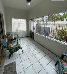 Casa com 6 Quartos para Alugar, 280 m² em Tamarineira - Recife